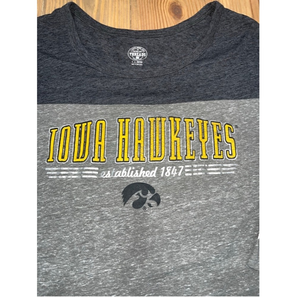 Iowa Hawkeyes Women's Shirt Rivalry Threads Sz Large 12-14 Preloved, 0017 B1 - Picture 2 of 7